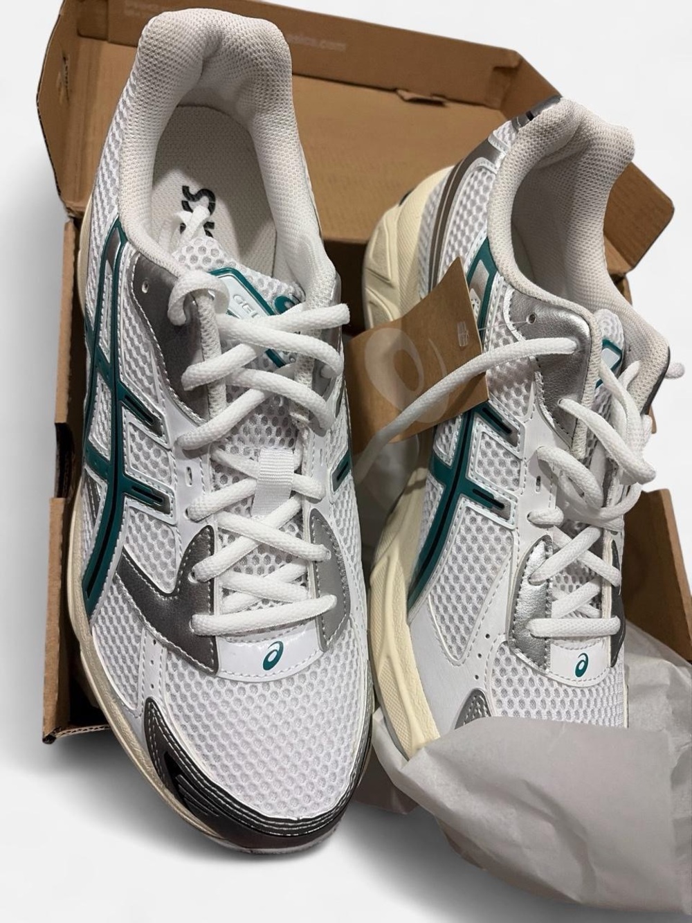 Asics White and Teal Men's Athletic Running Shoe - Picture 2 of 4